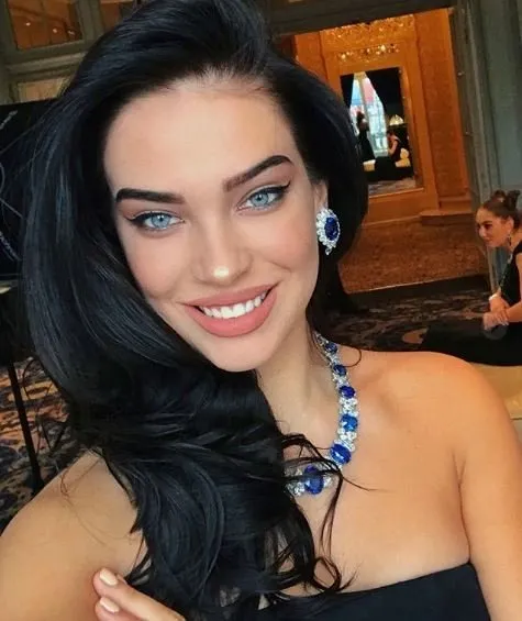 Adriana Lima'nın tahtına göz diken Rus güzel; Dasha Kina