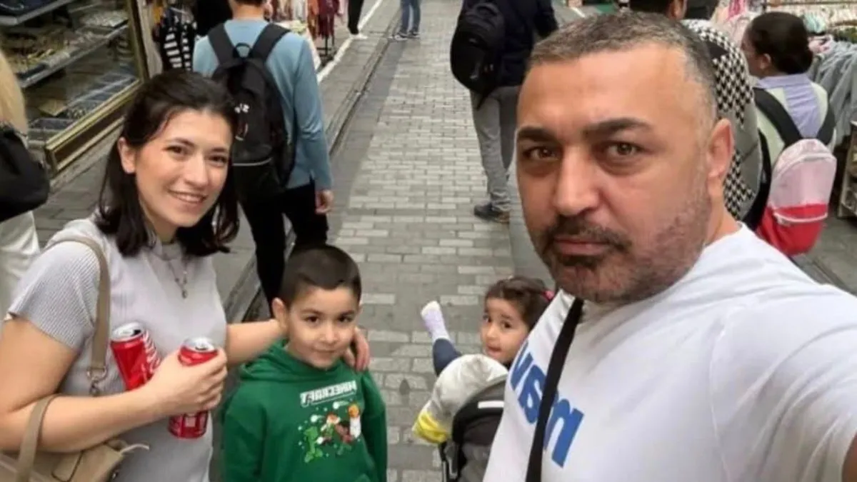 Böcek ailesinin Almanya’daki evlerinin önü oyuncakla doldu: Sizi asla unutmayacağız.. Böcek ailesinin Almanya’daki evlerinin önü oyuncakla doldu: Sizi asla unutmayacağız..