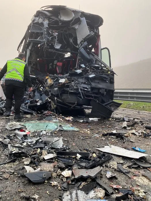 Son dakika: Sakarya'da korkunç kaza! 10 kişi hayatını kaybetti 57 kişi ise yaralandı