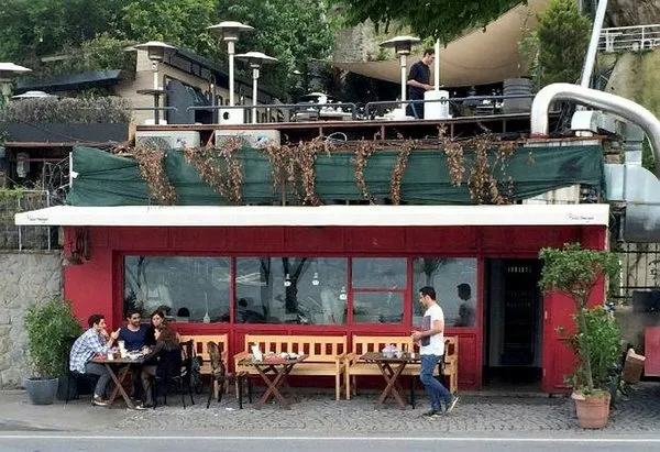 Çocuklarınızı Tuba Büyüküstün'ün sevgilisi Umut Evirgen'e ait 'Gizli Kalsın'a göndermeyin!