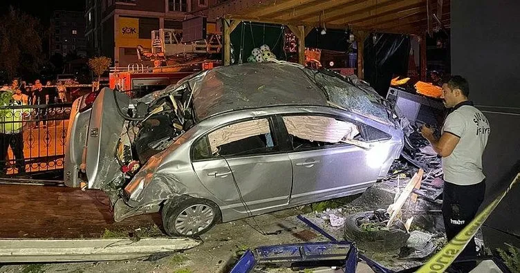 Samsun’da otomobil şarküteri dükkanına çarptı: 2 ölü