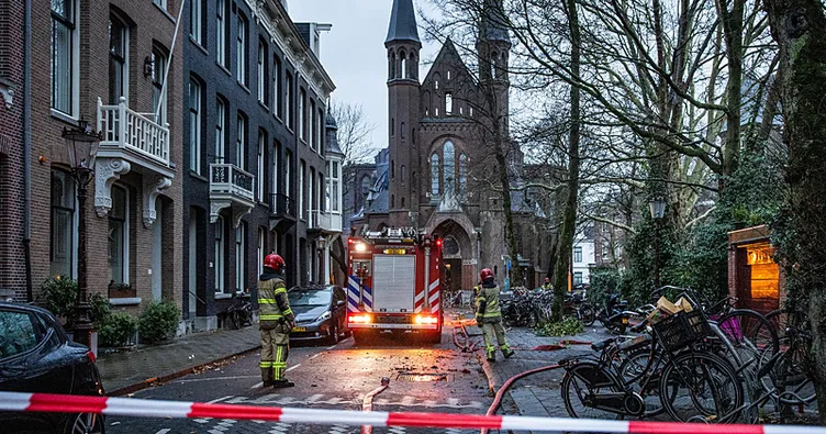 Hollanda’da 154 yıllık kiliseyi alevler sardı