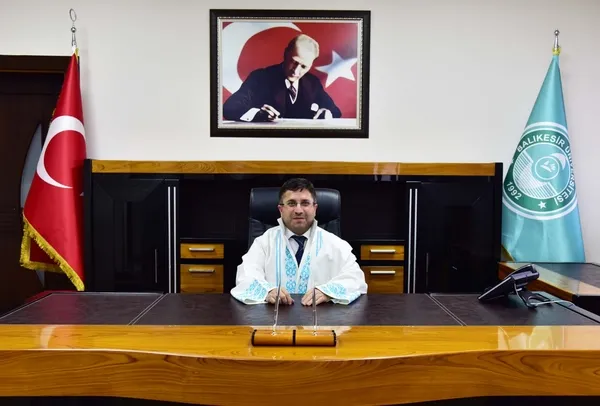 balikesir-universitesi-rektoru-prof-dr-yucel-ogurlu-gorevine-basladi-1673628395523.jpeg
