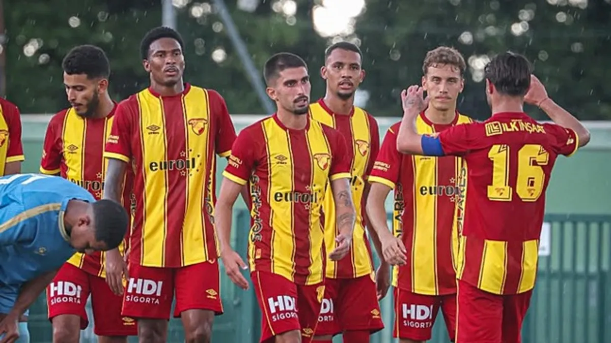 Göztepe futbol takımı oyuncuları antrenman sırasında