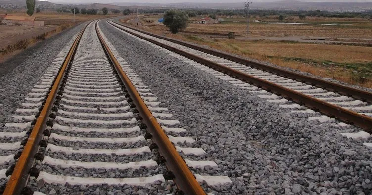 Ruhani: İran-Suriye demiryolu hattı inşa ediyoruz