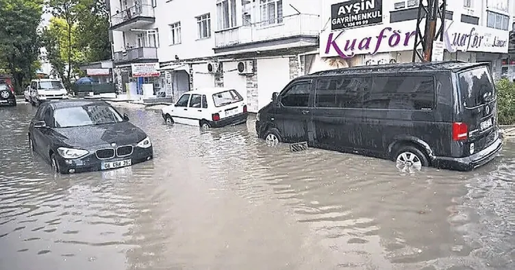 Fırtına ve yağmur hayatı felç etti