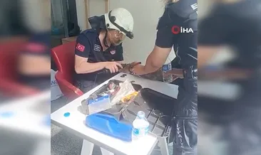 Bileğinde sıkışan kelepçe itfaiyenin müdahalesiyle çıkartıldı