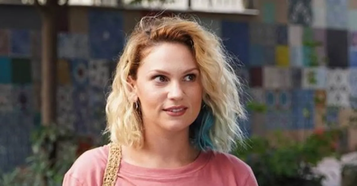 Farah Zeynep Abdullah Beni Mahallemde Cekmeyin Magazin