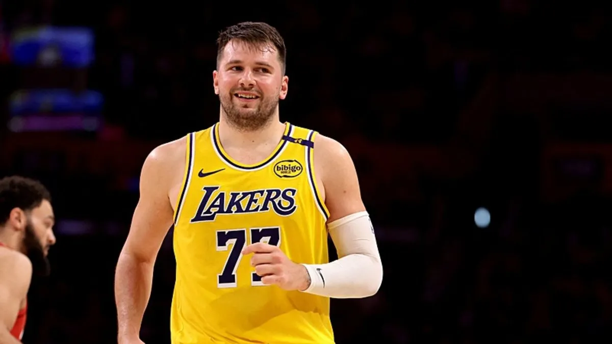 NBA’de Lakers, Doncic’in 39 sayılık performansıyla Rockets’ı farklı yendi NBA’de Lakers, Doncic’in 39 sayılık performansıyla Rockets’ı farklı yendi
