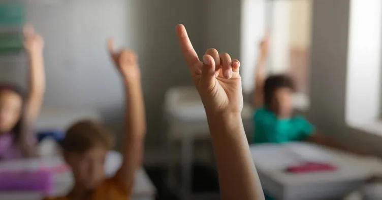 YARIN OKUL VAR MI, ara tatil bitti mi? 2023-2024 MEB takvimi ile 15 Nisan Pazartesi okullar açılıyor mu, ders var mı?