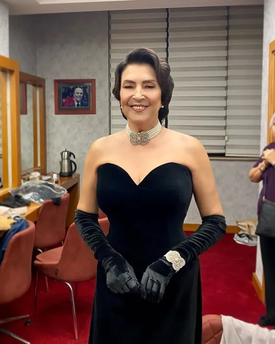 Her köşesi sanat kokuyor... Ünlü sanatçı Melihat Gülses’in 4+1’lik evi gündem oldu!