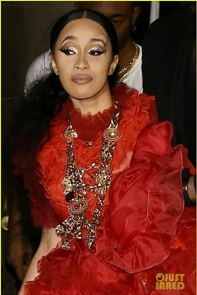 Cardi B, Ermenistan'a verdiği destekten dolayı Azerbaycanlı takipçilerinden özür diledi