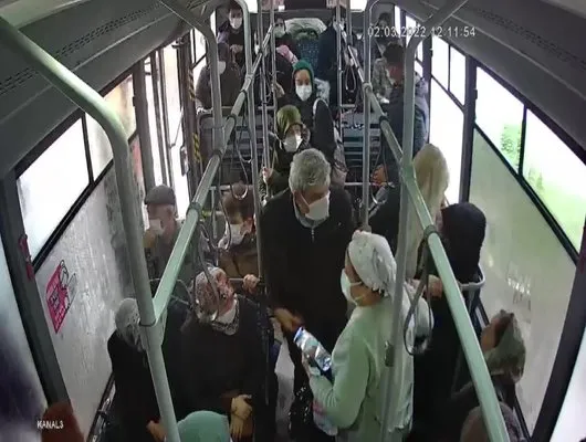 Otobüste fenalaşan kadına yolcular müdahale etti, şoför hastaneye yetiştirdi