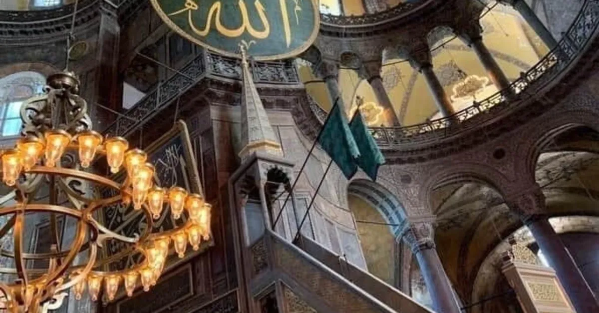 Son Dakika Haberler Ayasofya Da Dikkat Ceken Goruntu Yesil Sancak Minbere Asildi Yesil Sancak Anlami Ne Son Dakika Haberler