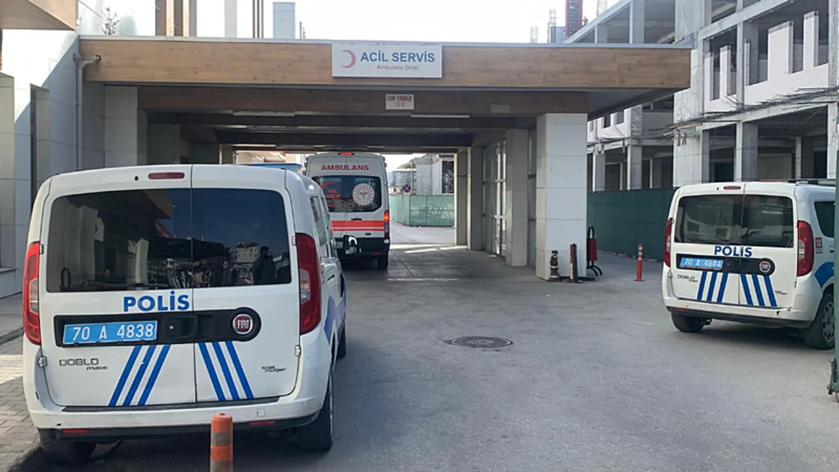 15 yaşındaki kız hastane tuvaletinde düşük yaptı! 15 yaşındaki kız hastane tuvaletinde düşük yaptı!