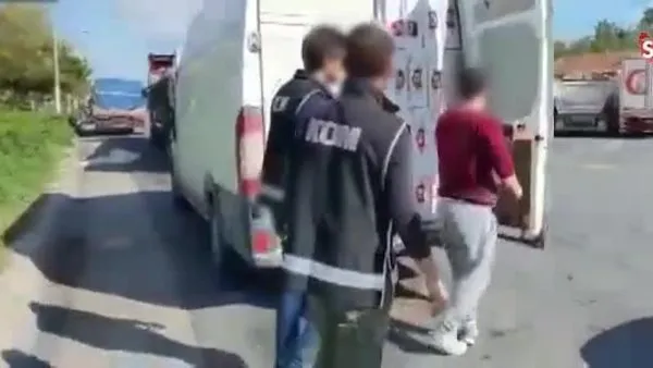 İhraç astsubay, kaçak makaron taşırken yakalandı | Video