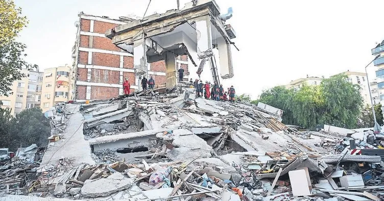 Yıkılan binaların yenileri yapılıyor