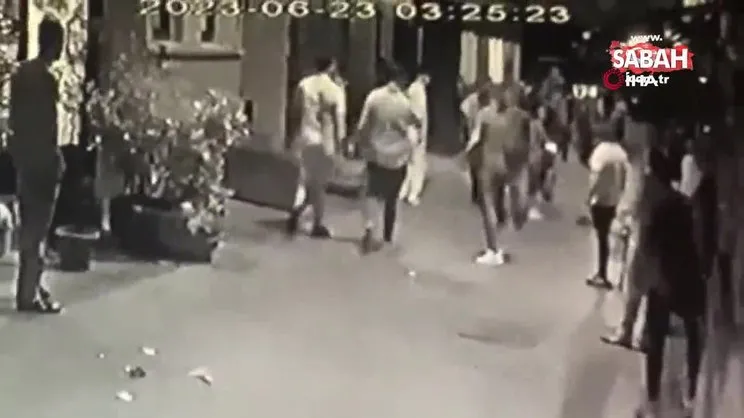 Taksim’de bir gece kulübünde 'yan bakma' dehşeti kamerada: Defalarca bıçakladı | Video
