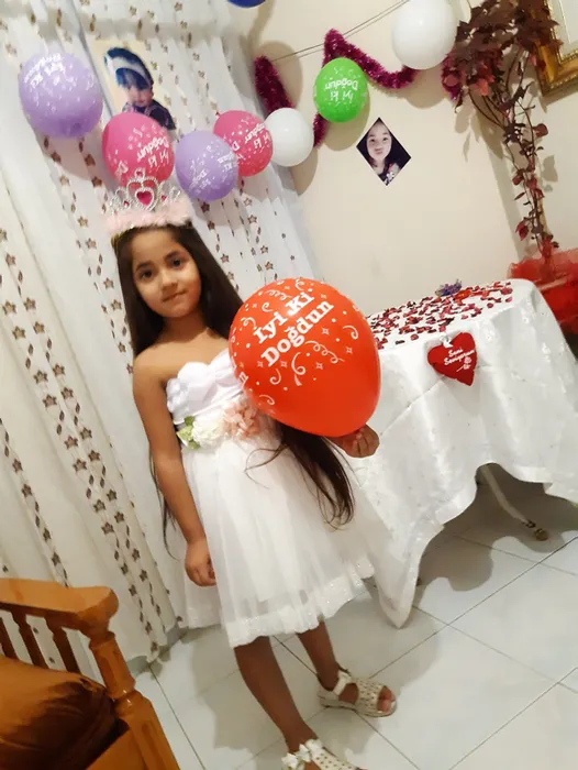 تركيا اليوم أم سورية تبكي حرقة على ابنتها بعد أن قتلها والدها شنقا في هاتاي (صور) Baba ve kızı ağaca asılı bulunmuştu! Acılı anne: Kızımı babası öldürdü