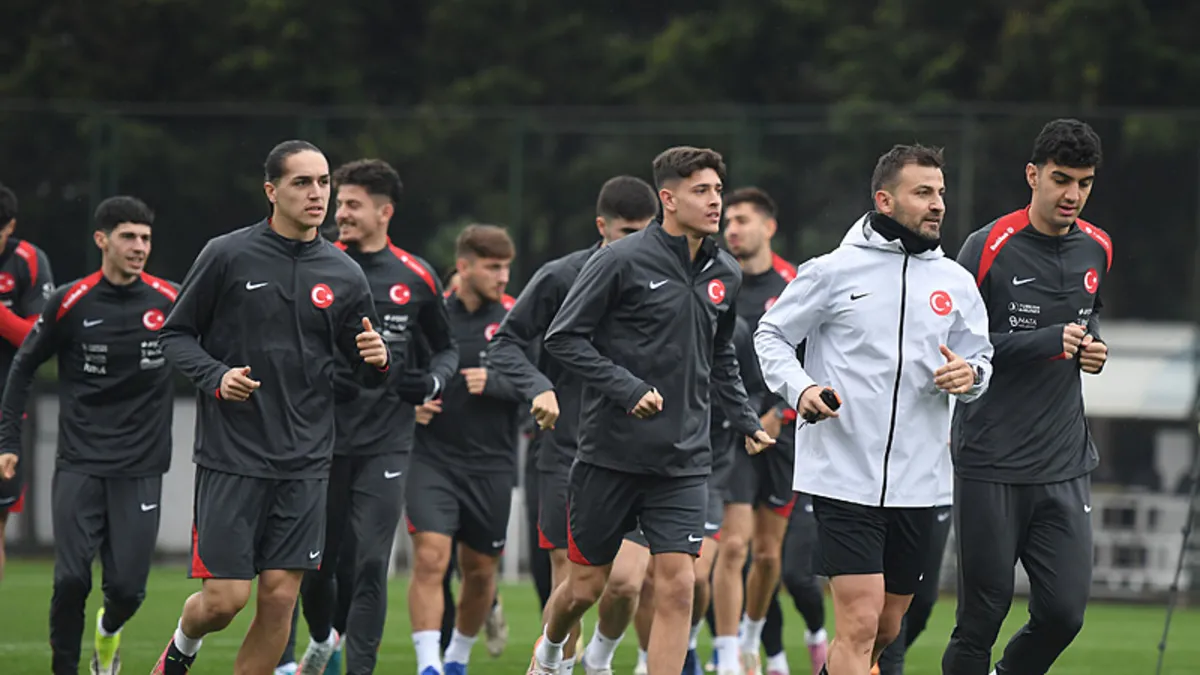 Ümit Milli Takım, hazırlıklarını yağmur altında sürdürdü Ümit Milli Takım, hazırlıklarını yağmur altında sürdürdü