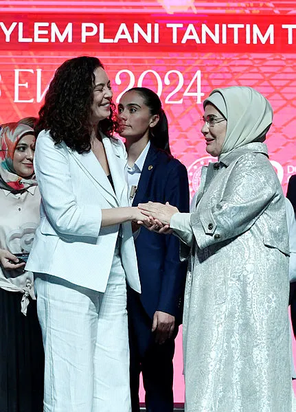 Normal Doğum Eylem Planı’na destek veren Azra Akın: Bu proje kadınları eğitecek!