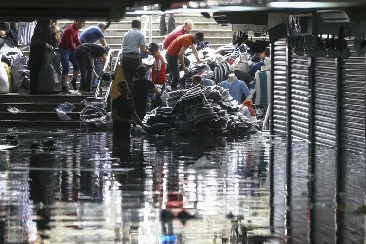 Eminönü'nde selin ardından son durum
