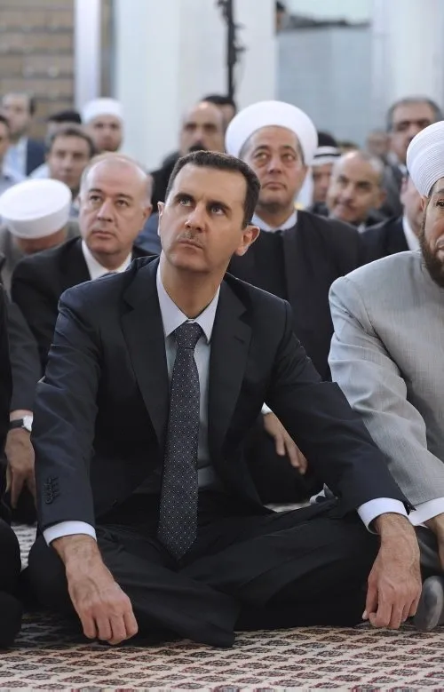 Esad bayram namazında ortaya çıktı