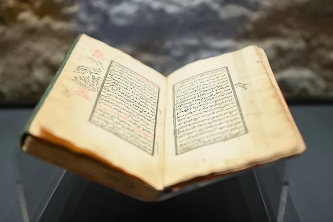 osmanlinin-500-yillik-ilim-gelenegine-isik-tutan-dev-kulliyat-bakan-ersoy-mazisine-sahip-cikan-istikbaline-yon-1778256264584.jpeg