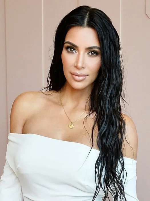 Photoshop’un ayarını kaçıran Kim Kardashian, alay konusu oldu
