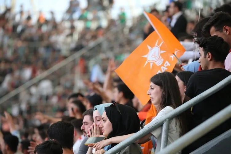 SON DAKİKA: Gençler Başkan Erdoğan'ı bekliyor! Stadyum tıklım tıklım doldu! Coşku her geçen dakika artıyor...