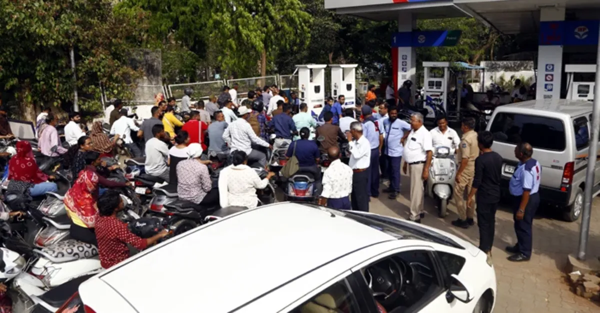 Hindistan’da jet yakıtı ve LPG’ye zam geldi Hindistan’da jet yakıtı ve LPG’ye zam geldi