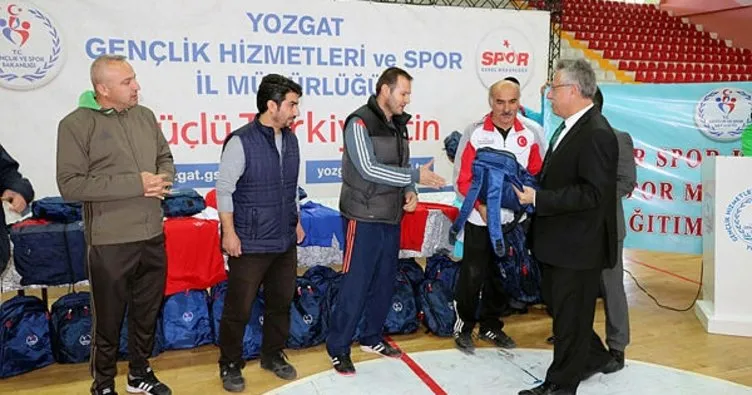 Yozgat’ta amatör spor kulüplerine malzeme desteği yapıldı