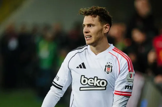 son-dakika-besiktas-salih-ucan-ve-asllani-ile-yollarini-ayirdi-1782900948730.jpeg