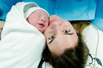 Eser Yenenler ile Berfu Yenenler’in oğlu Kuzey’in 5. yaş günü partisinden aile pozları! Biri annenin, biri babanın kopyası