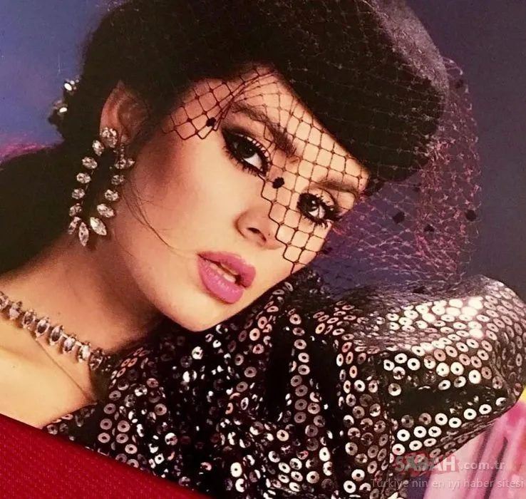 Yeşilçam’ın esmer güzeli Serpil Çakmaklı altın varaklarla bezeli evinin kapılarını açtı! İşte Serpil Çakmaklı’nın parmak ısırtan evi...