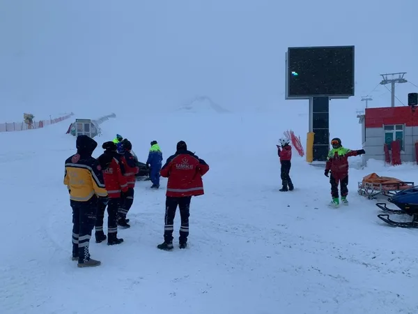son-dakika-erciyes-kayak-merkezinde-cig-dustu-bir-turist-hayatini-kaybetti-1642347971786.jpg