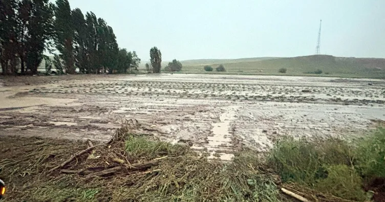 Yozgat’ı dolu ve sel vurdu