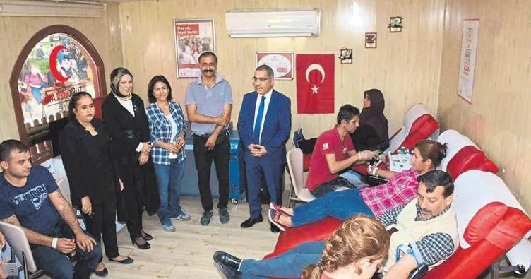 AK kadınlar kan vermek için yarıştı
