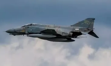 Yunanistan’da askeri eğitim uçağı düştü