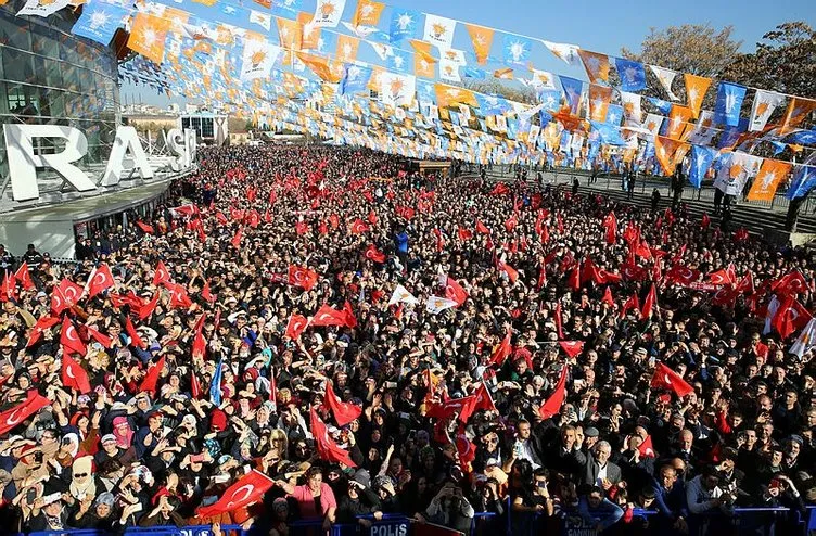 AK Parti Ankara İl Kongresi’nde coşkulu kalabalık