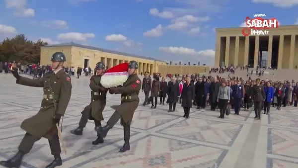 Milli Savunma Bakanı Akar'ın eşi Şule Akar ve beraberindeki komutan eşleri Anıtkabir'i ziyaret etti | Video