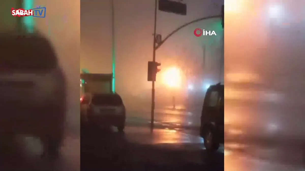 Sultangazi’de trafoda başlayan yangın depoyu kül etti | Video videosunu izle Sultangazi’de trafoda başlayan yangın depoyu kül etti | Video videosunu izle