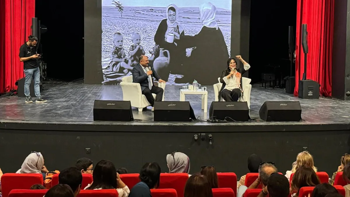 Van'da Türkan Şoray sevenleriyle buluştu