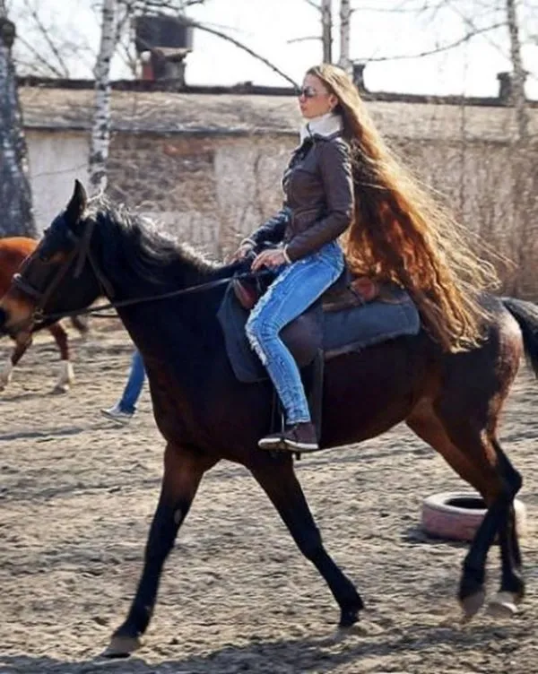 Dashik Gubonova 13 yıldır saçlarını kestirmiyor
