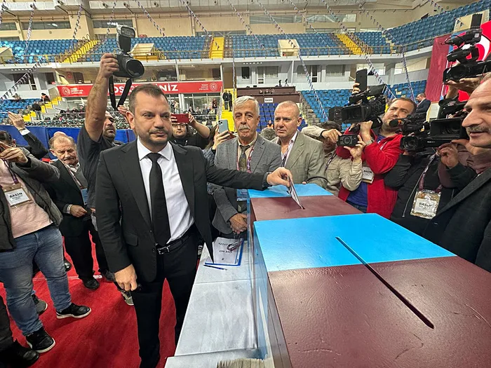 son-dakika-ertugrul-dogan-yeniden-trabzonspor-baskani-secildi-1733058084203.jpeg