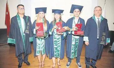 ÇÜ Adana MYO’da mezuniyet sevinci