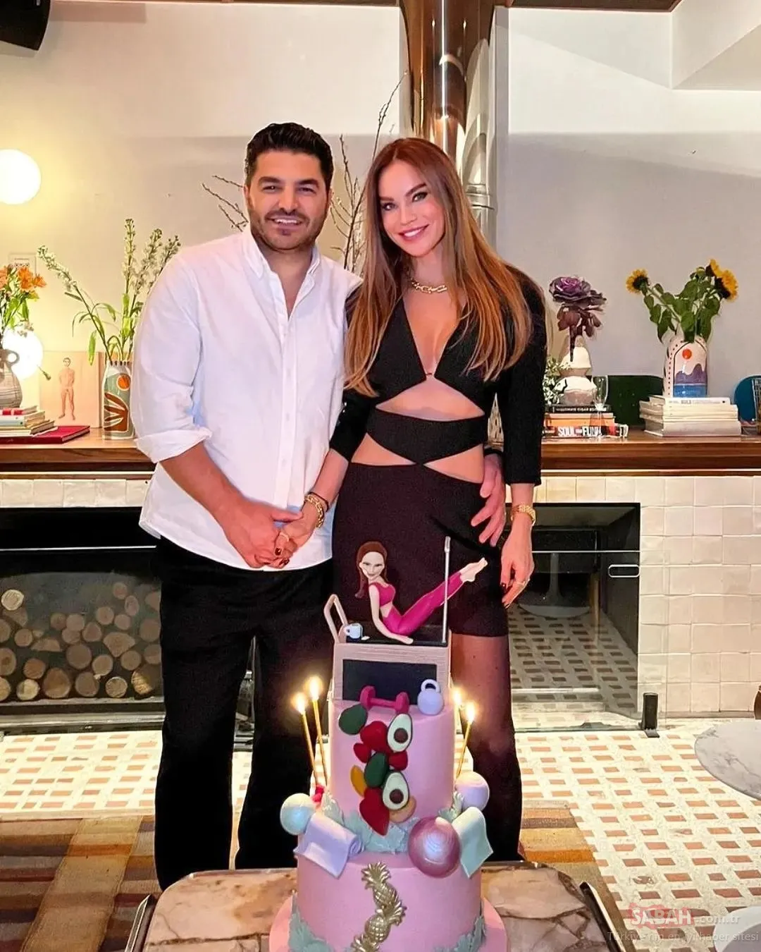 Boşanmanın eşiğinden dönen Ebru Şallı ve Uğur Akkuş Paris’te düşman Boşanmanın eşiğinden dönen Ebru Şallı ve Uğur Akkuş Paris’te düşman