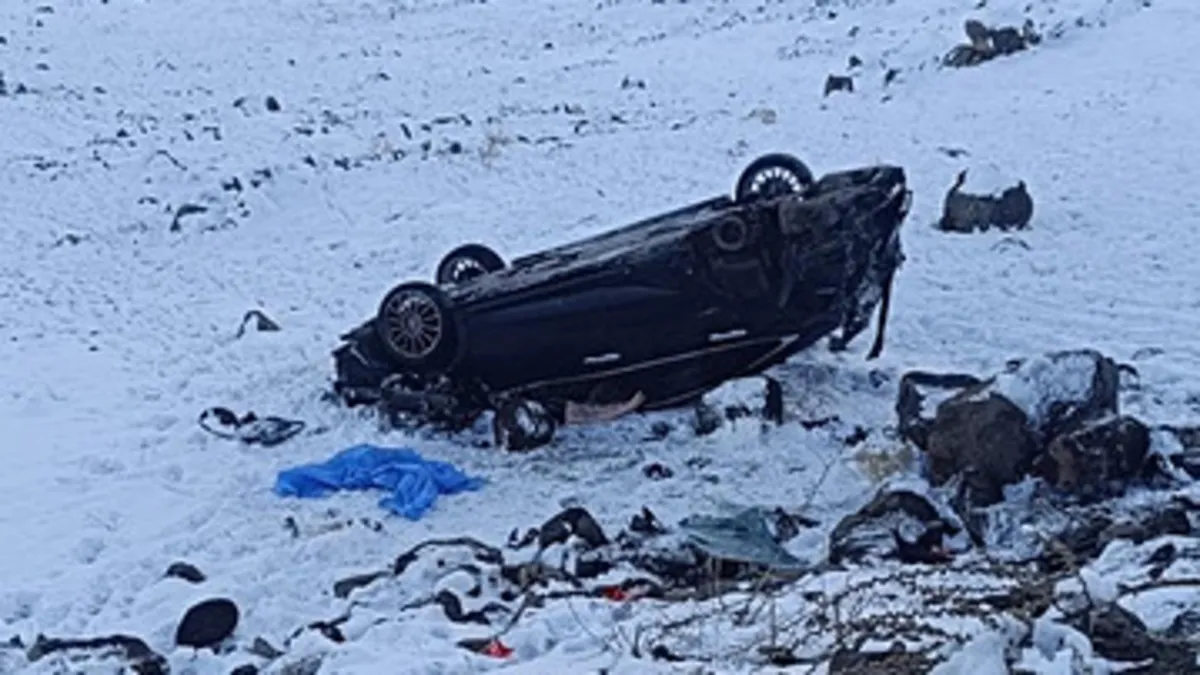 Bingöl’de otomobil şarampole yuvarlandı: 4 yaralı Bingöl’de otomobil şarampole yuvarlandı: 4 yaralı