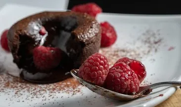 Tatlı krizlerine son verecek: Çikolatalı volcano kek tarifi