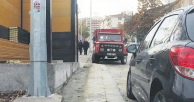 Taksi durağı geldi yaya geçidi uçtu